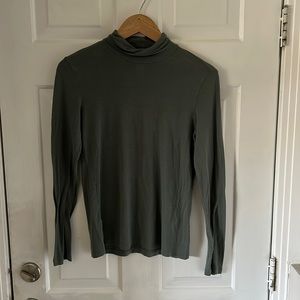 H&M green turtleneck